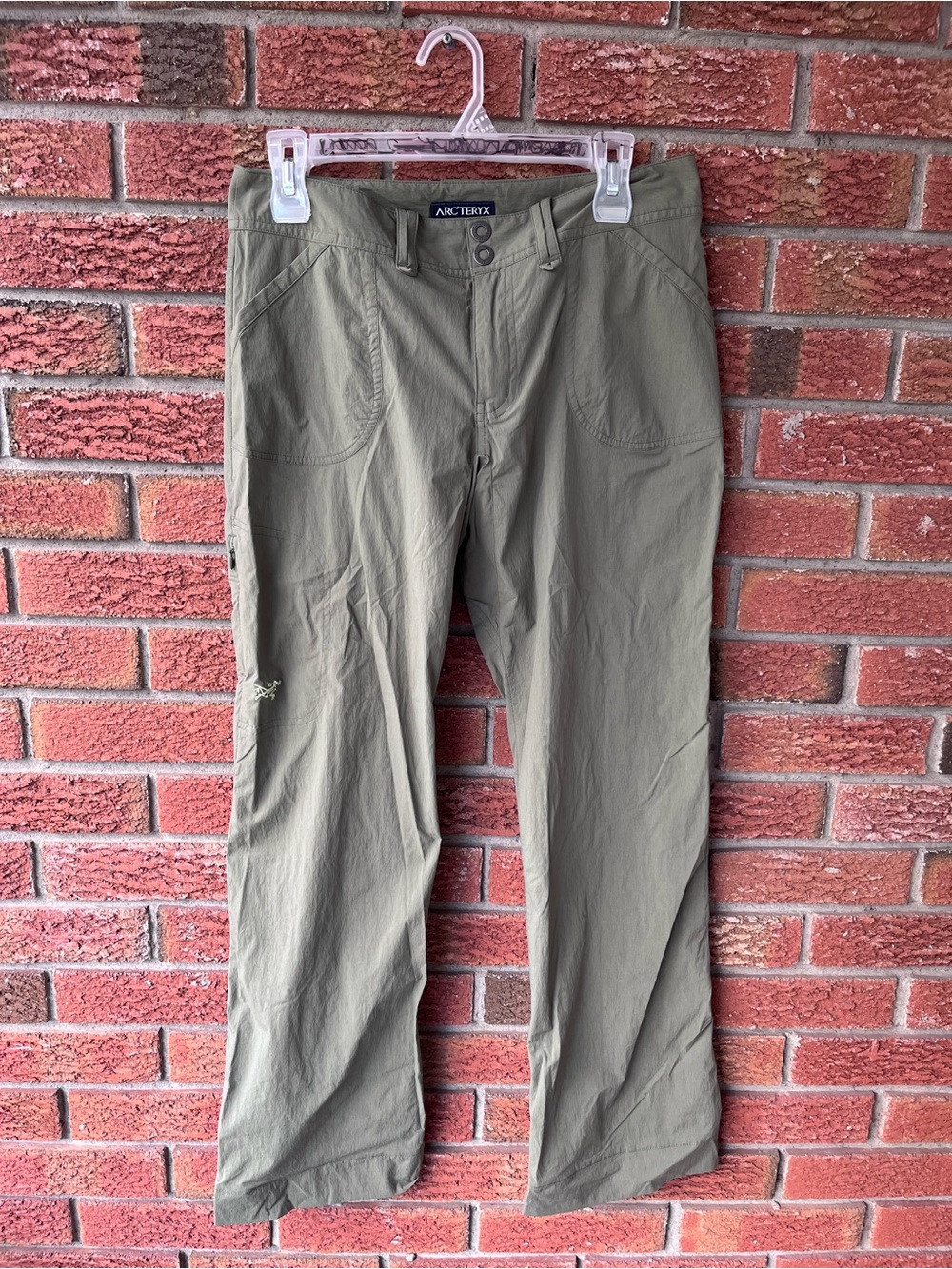 Arc'teryx women’s Olive Green light weight Pants sz 2x30